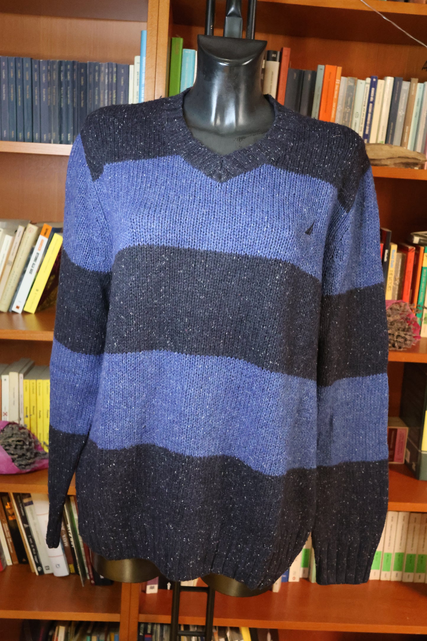 Bicolor blue sweater