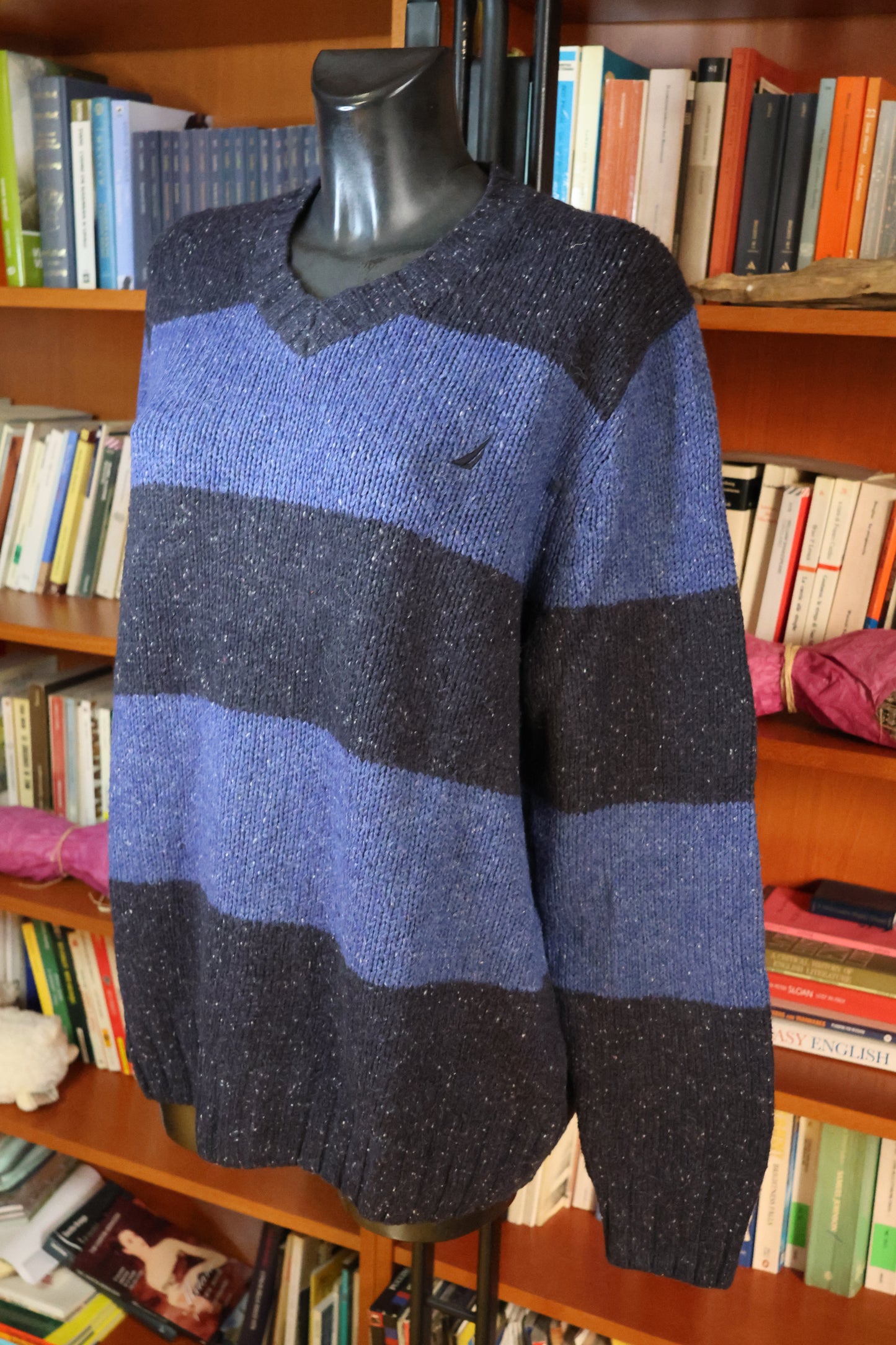 Bicolor blue sweater