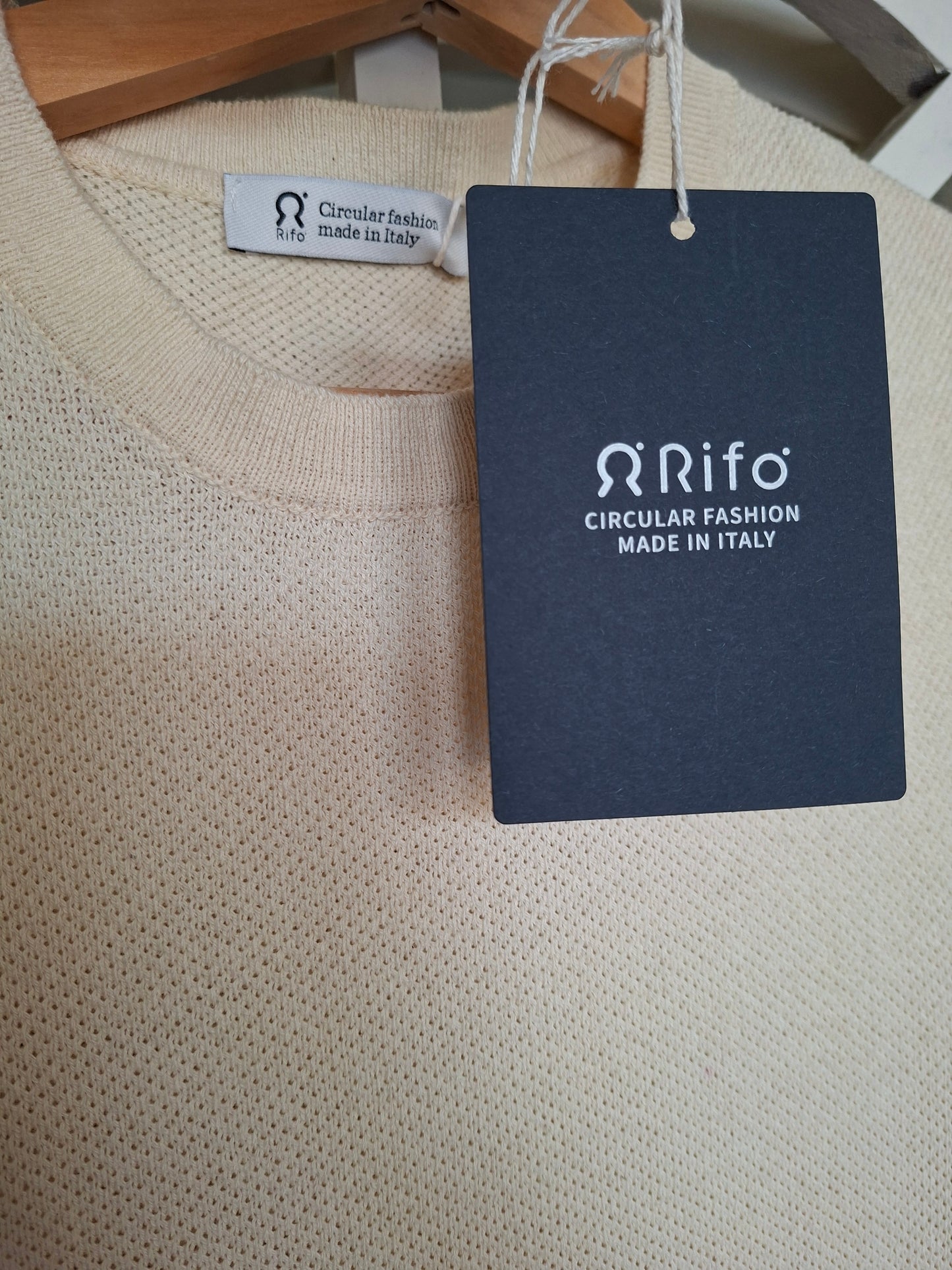 Vestito lungo elegante in cotone riciclato e organico Rifò moda sostenibile e circolare